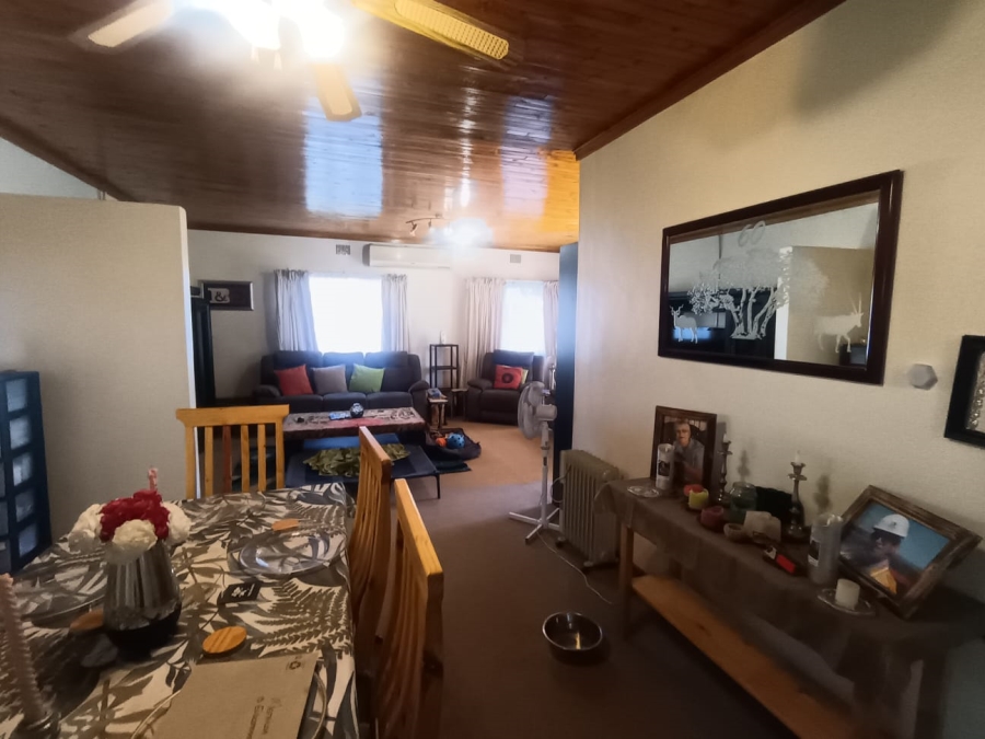 4 Bedroom Property for Sale in Heuwelsig Northern Cape